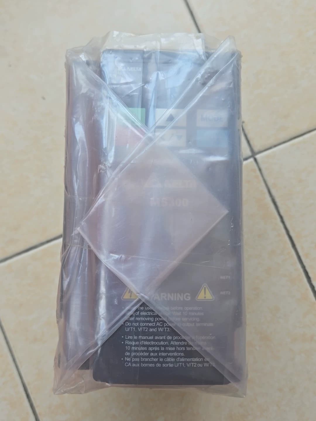 100% uhiuus originaal ja originaal Delta 220V 1,5KW VFD7A5MS21ANSAA Sagedusmuundurid Ajami servomootor