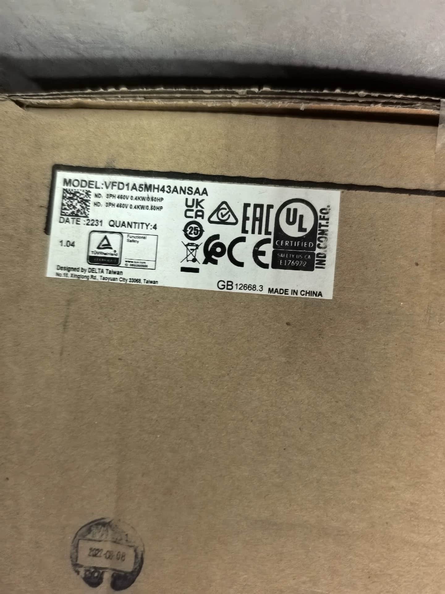 100% uhiuus originaal ja originaal Delta VFD1A5MH43ANSAA 0,4KW Sagedusmuundurid Ajami servomootor