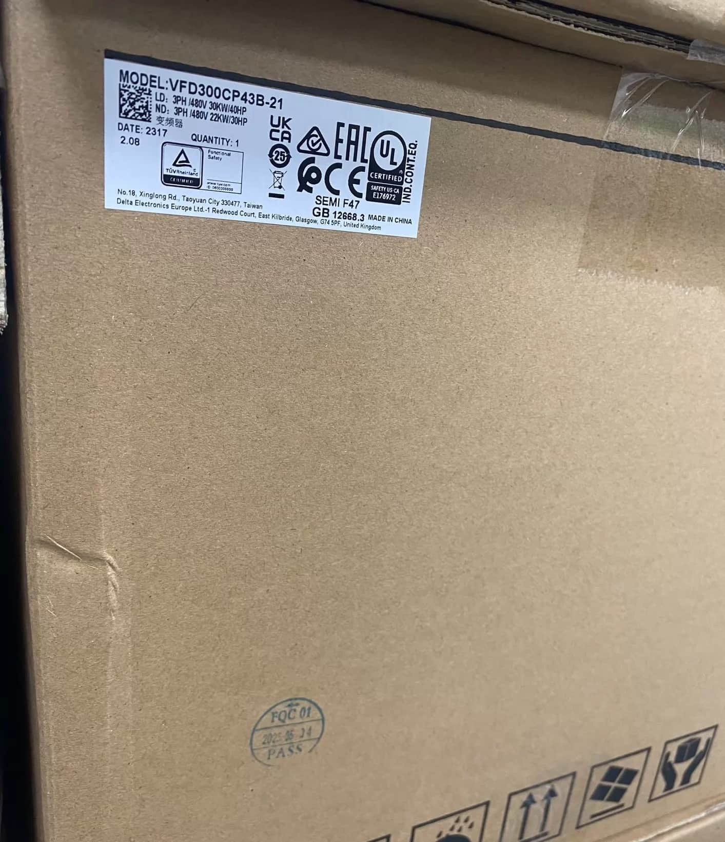 100% täiesti uus, originaal ja originaal Delta VFD300CP43B-21 380V30KW Sagedusmuundurid Ajami servomootor