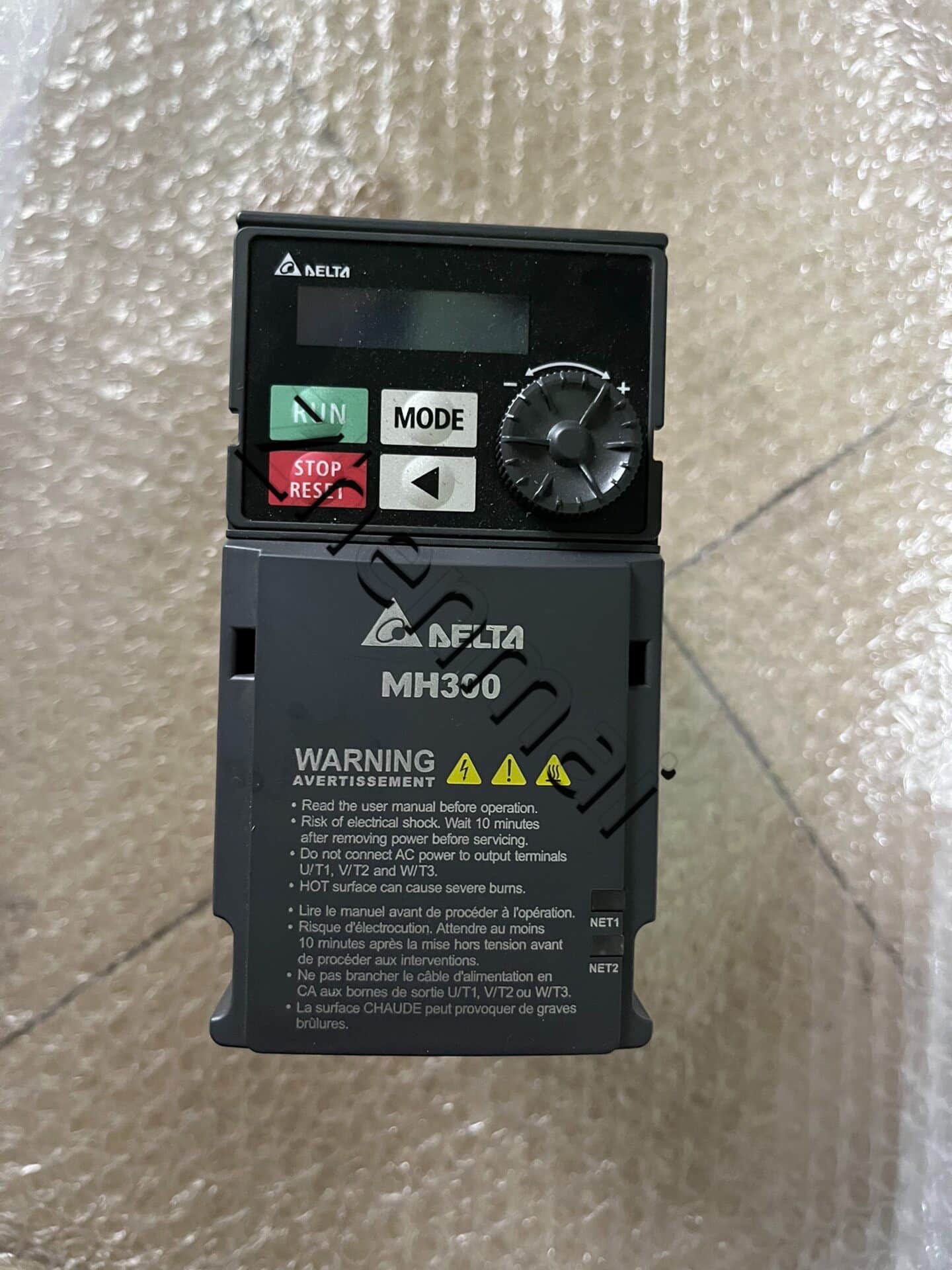 100% täiesti uus originaal ja originaal Delta VFD3A0MH43ANSAA 0,75KW Sagedusmuundurid Ajami servomootor