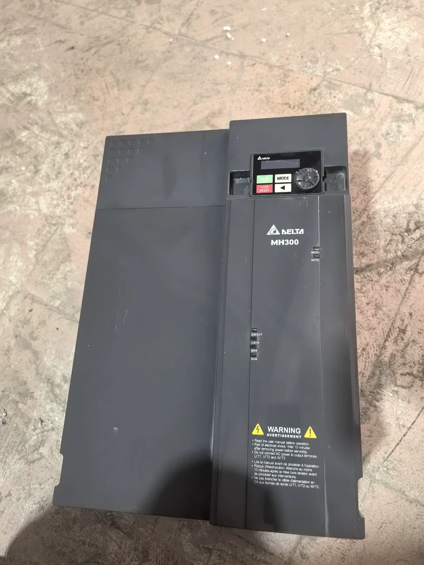 100% täiesti uus originaal ja originaal Delta VFD60AMH43ANSAA(30KW) sagedusmuundurid Ajami servomootor