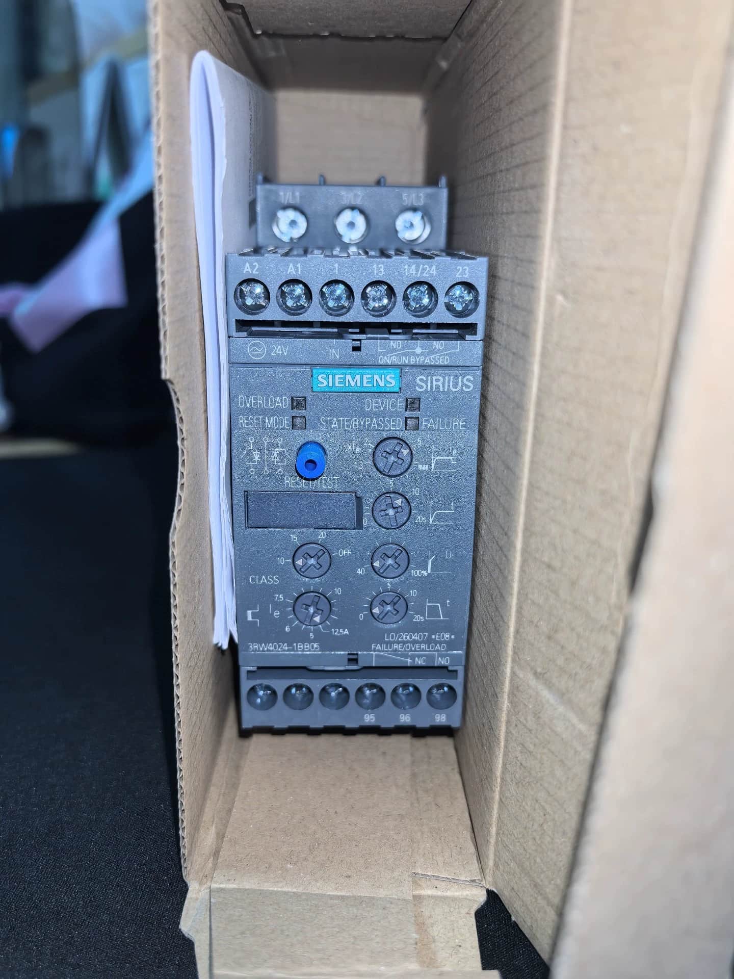 Täiesti uus, originaal, tehase otsene Siemens 3RW4024-1BB05 pehme starter SIRIUS SOFT STARTER