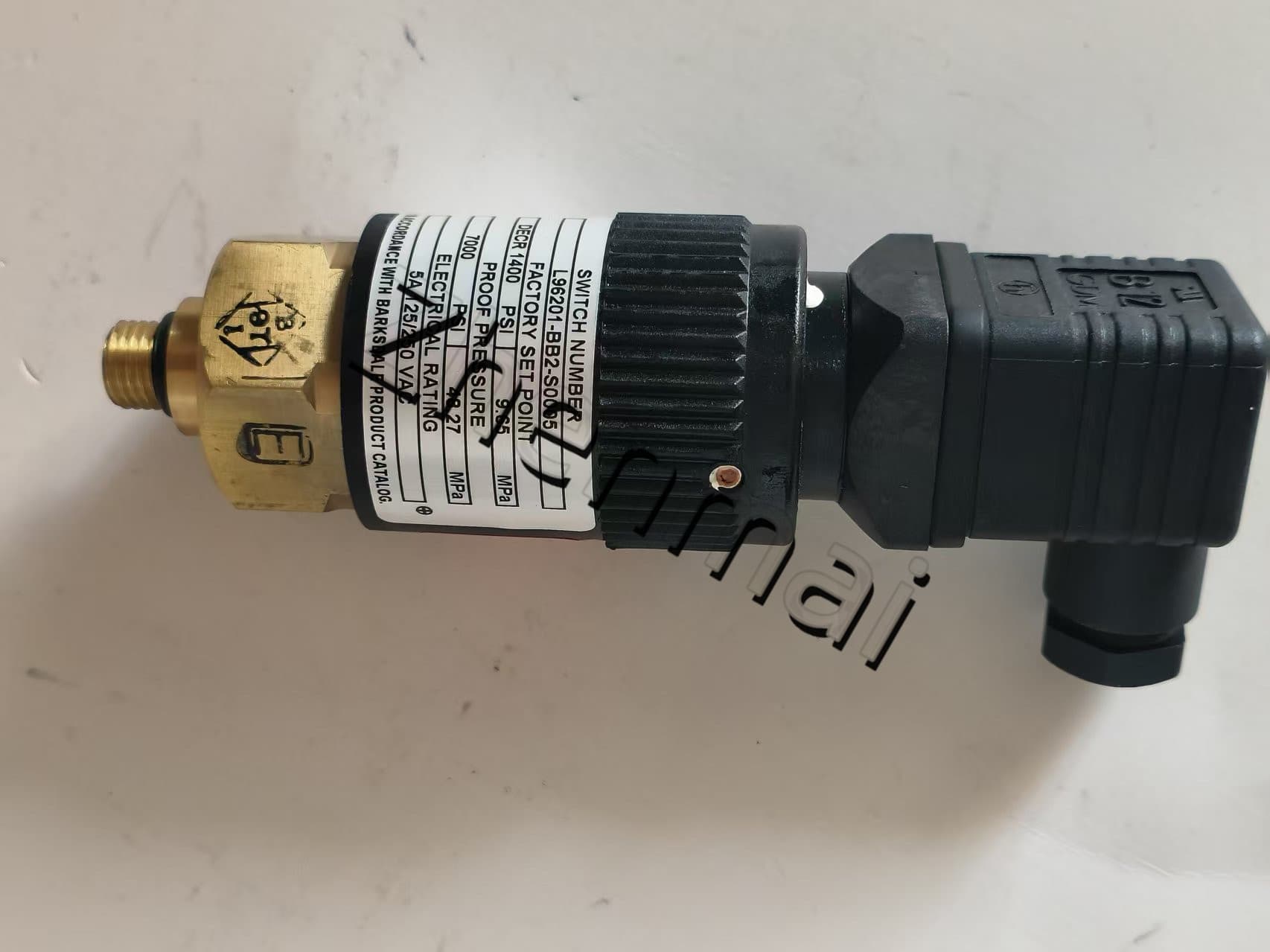 Täiesti uus originaal Barksdale L96201-BB2-S0005 rõhuandur Taseme lüliti Voolulüliti Survelüliti Kiire kohaletoimetamine