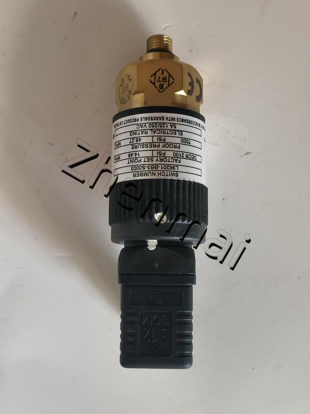 Täiesti uus originaal Barksdale L96201-BB3-S0003 rõhuandur Tasemelüliti Voolulüliti Survelüliti Kiire kohaletoimetamine
