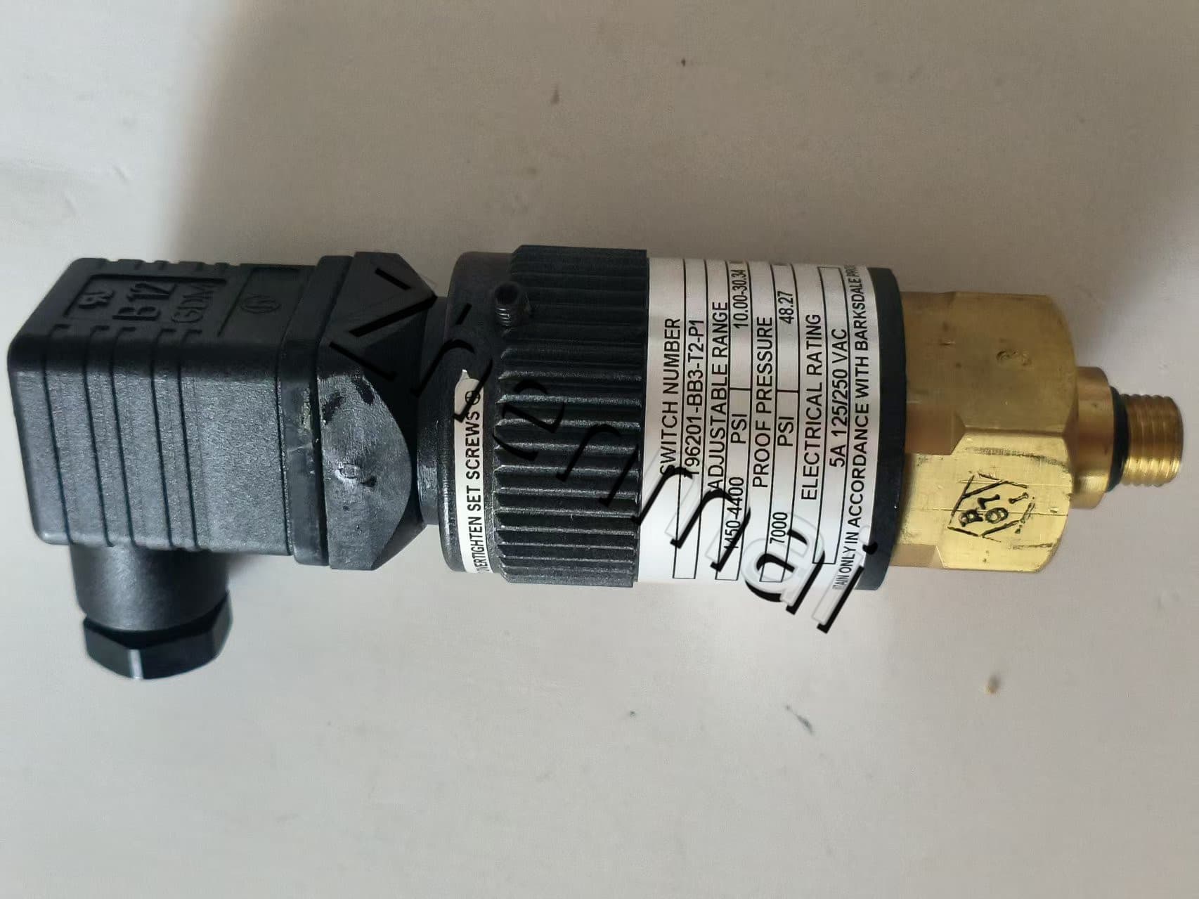 Täiesti uus originaal Barksdale T96201-BB3-T2-P1 rõhuandur Tasemelüliti Voolulüliti Survelüliti Kiire kohaletoimetamine