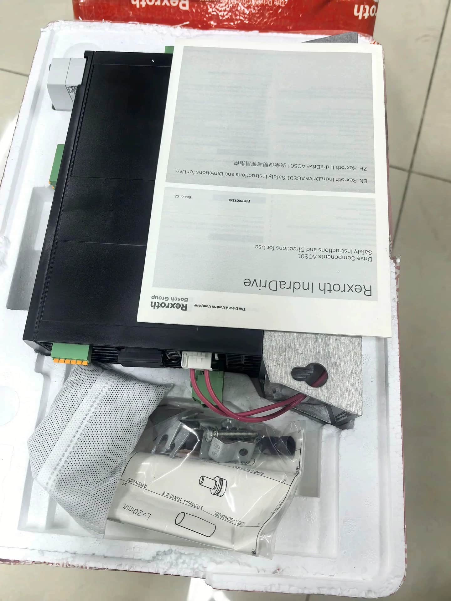 Täiesti uus originaal Bosch Rexrothi servoajam ACS01.1E-W0018-A-03-B-ET-EC-NN-NN-NN-FW Servomootori kiire kohaletoimetamine