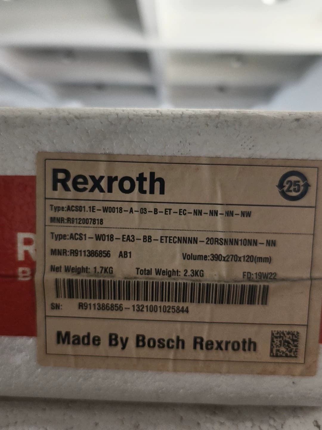 Täiesti uus originaal Bosch Rexrothi servoajam ACS1-WO18-EA3-BB-ETECNNNN-20RSNNN10NN-NN servomootori kiire kohaletoimetamine