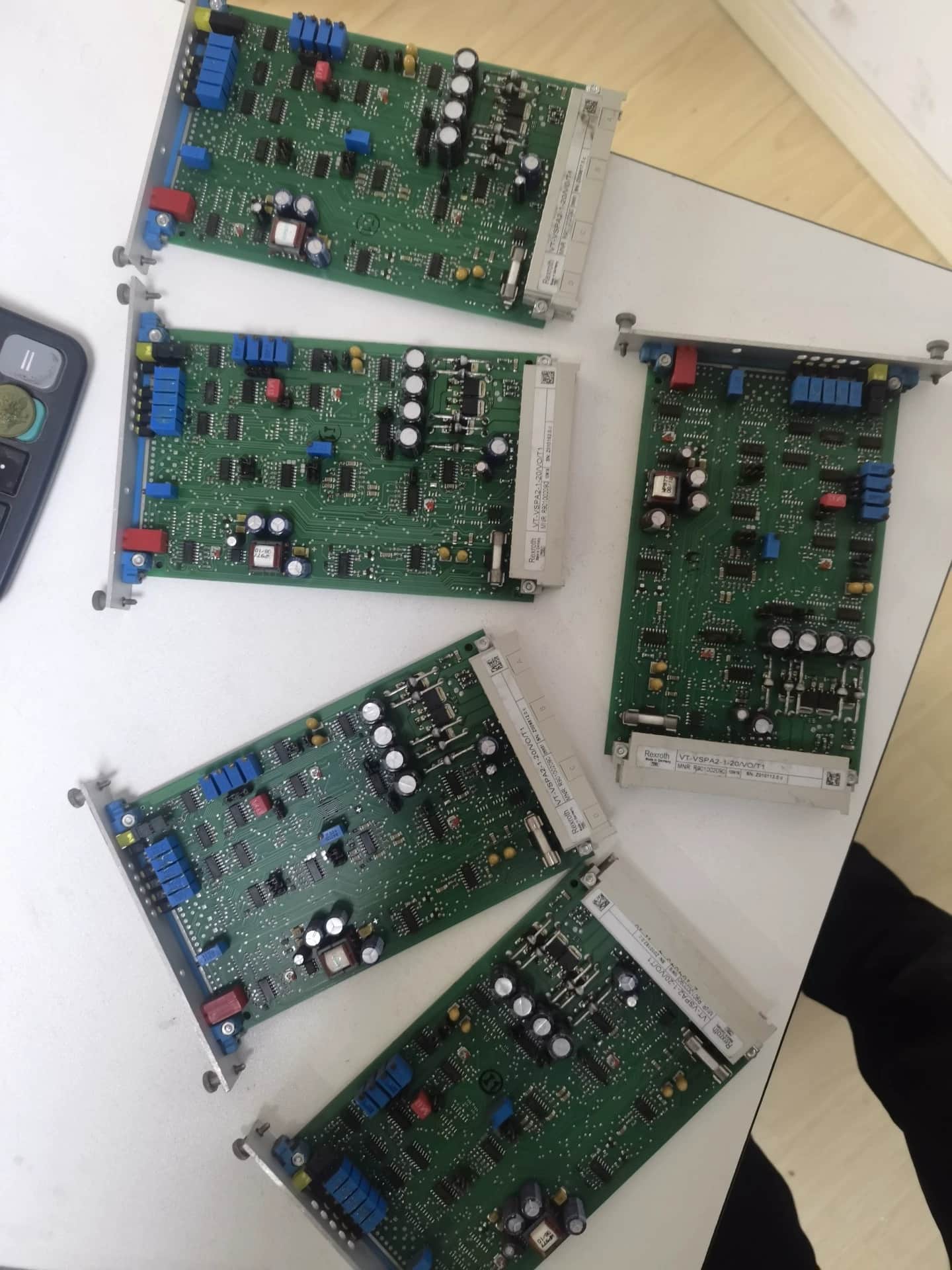 Täiesti uus originaal Bosch Rexrothi servoajami võimendi, võimendiplaat VT-VSPA2-1-20/VO/T1 servomootori kiire kohaletoimetamine