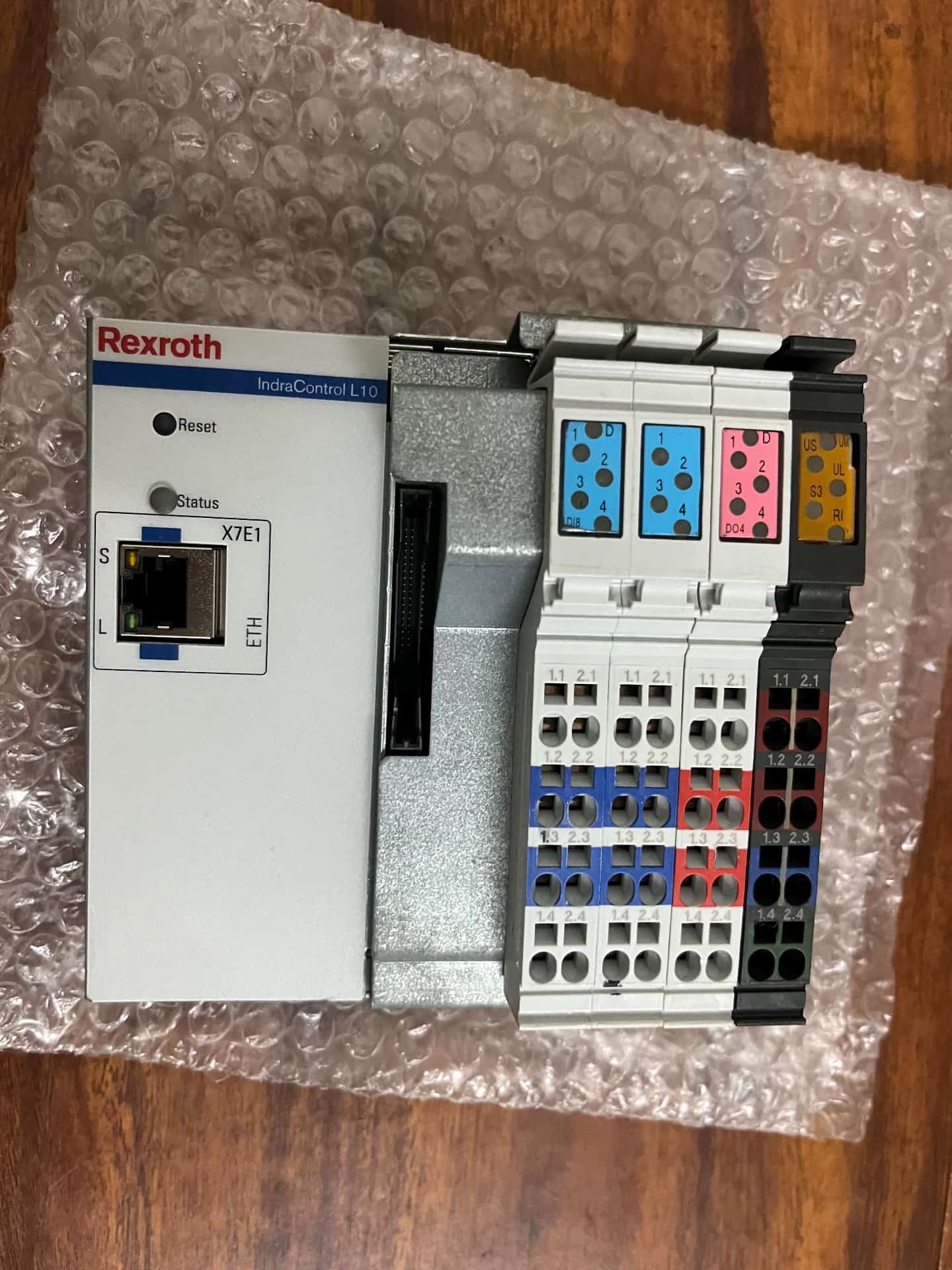 Täiesti uus originaal Bosch Rexrothi servoajam CML10.1-NN-210-NB-NNNN-NW servomootori kiire kohaletoimetamine