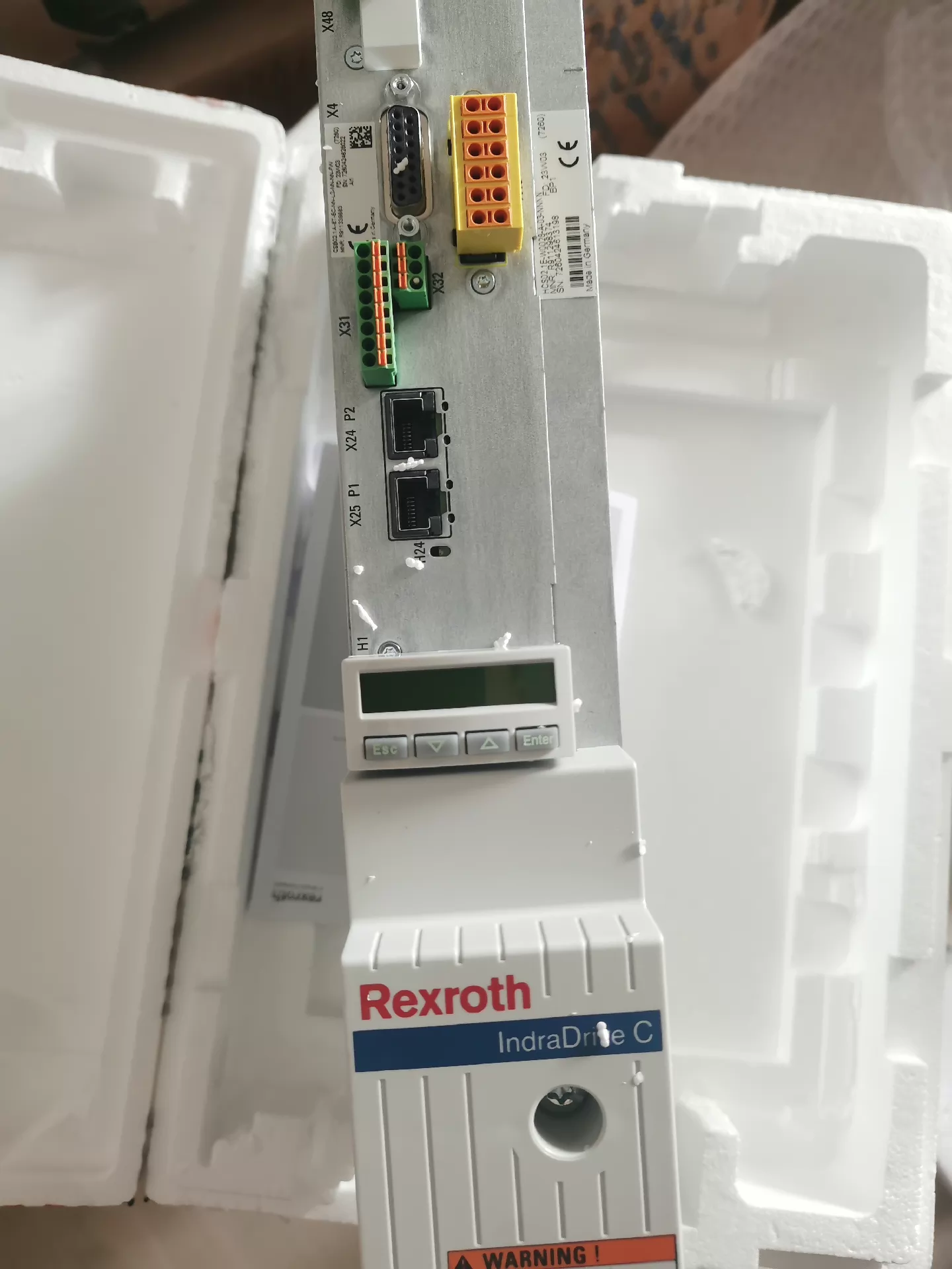 Täiesti uus originaal Bosch Rexrothi servoajam CSB02.1A-ET-EC-NN-L3-NN-NN-FW servomootor Kiire kohaletoimetamine