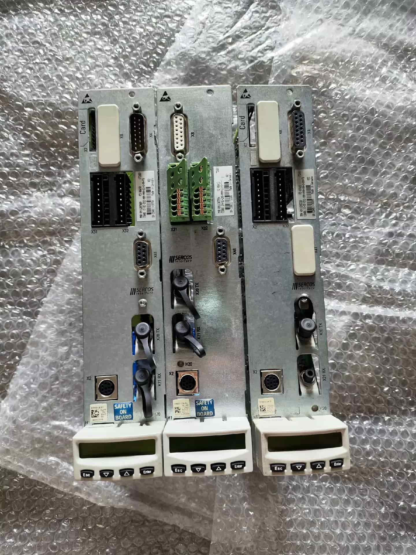 Täiesti uus originaal Bosch Rexrothi servoajam CSH01.1C-SE-ENS-NNN-NNN-L1-S-NN-FW Servomootori kiire kohaletoimetamine