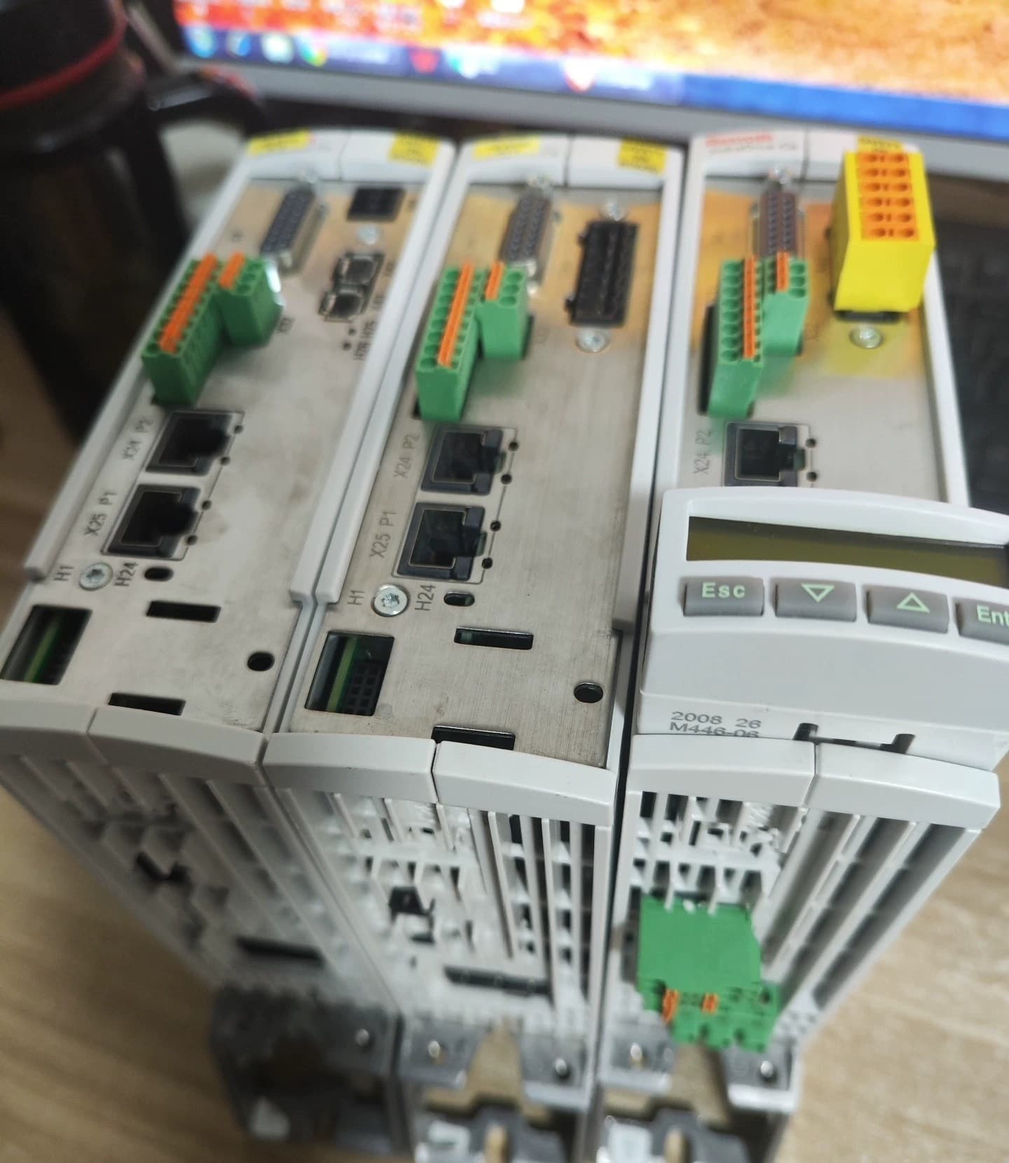 Täiesti uus originaal Bosch Rexrothi servoajam HCS01.1E-W0003-A-02-B-ET-EC-NN-L3-NN-FW servomootor kiire kohaletoimetamine