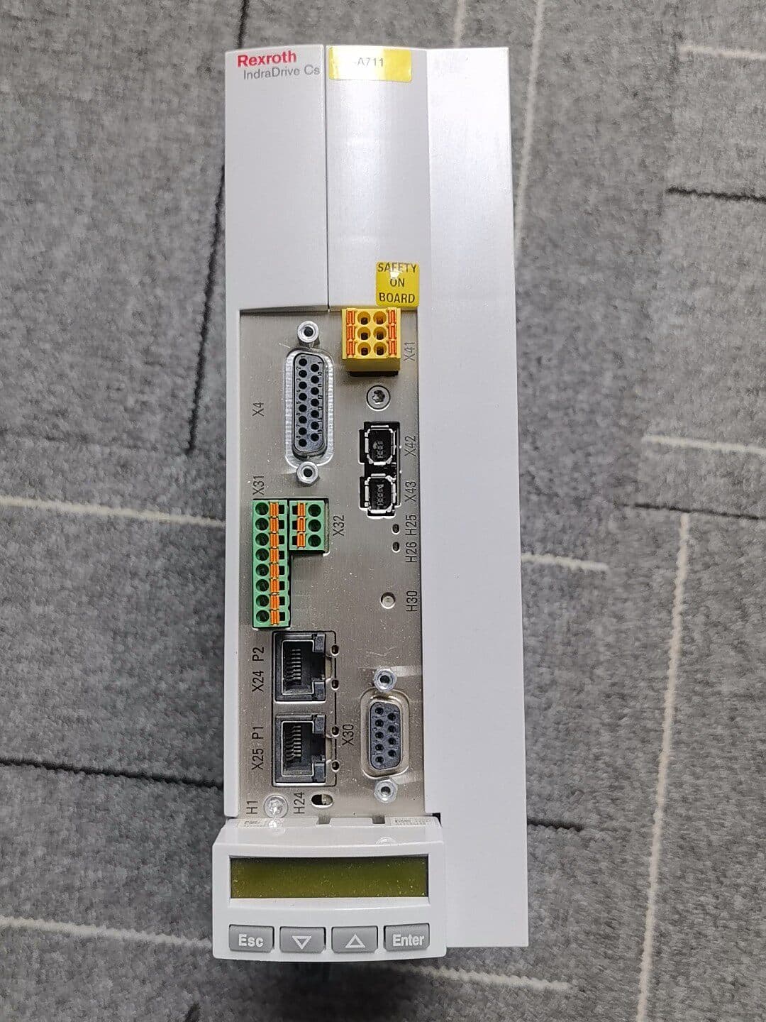 Täiesti uus originaal Bosch Rexrothi servoajam HCS01.1E-W0018-A-03-B-ET-EC-EP-S4-NN-FW servomootor kiire kohaletoimetamine