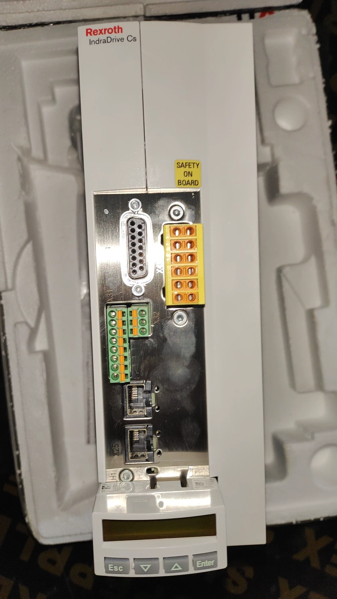 Täiesti uus originaal Bosch Rexrothi servoajam HCS01.1E-W0018-A-03-B-ET-EC-NN-FU servomootor kiire kohaletoimetamine