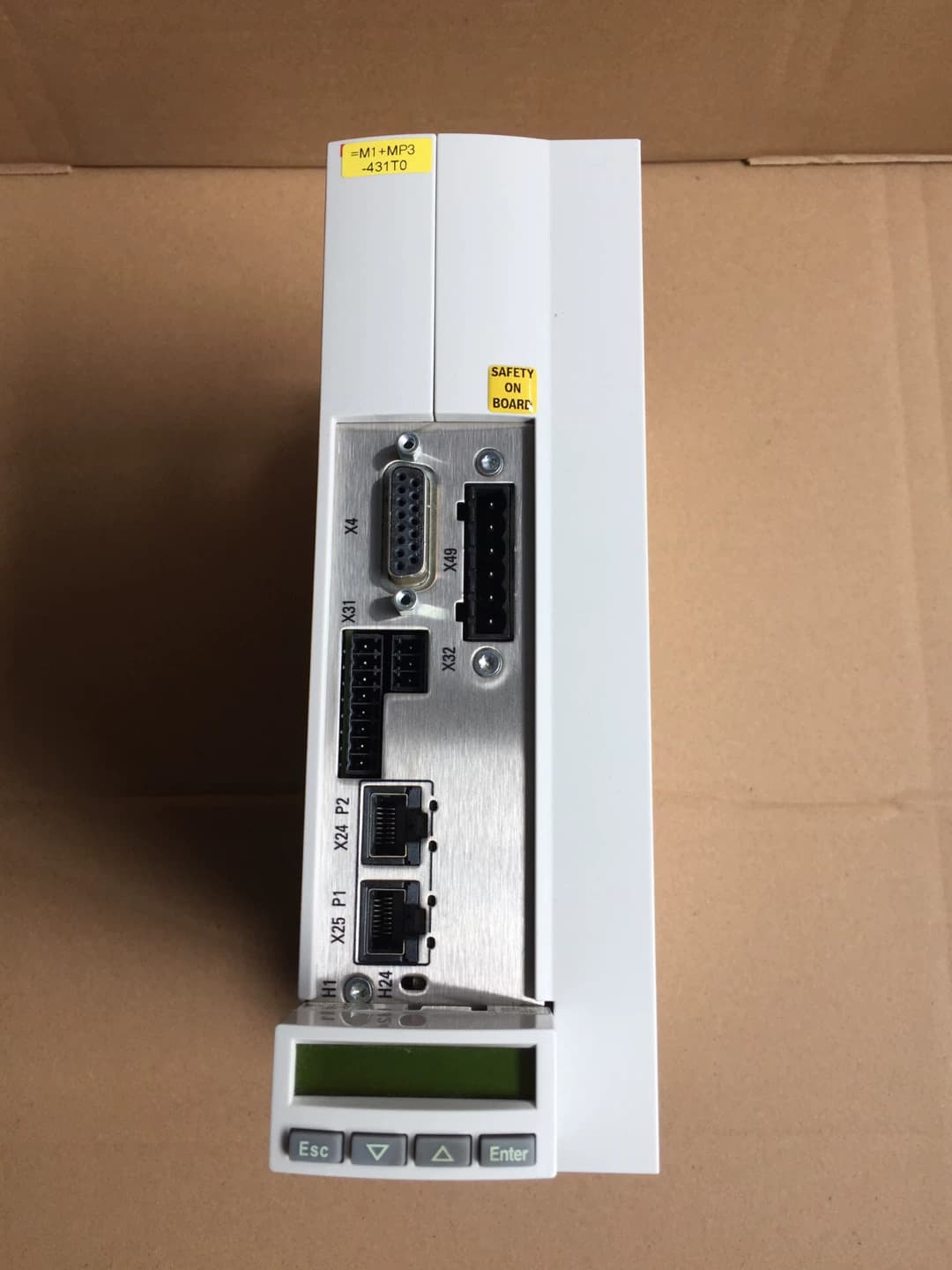 Täiesti uus originaal Bosch Rexrothi servoajam HCS01.1E-W0028-A-03-B-ET-EC-NN-L4-NN-FW servomootor kiire kohaletoimetamine