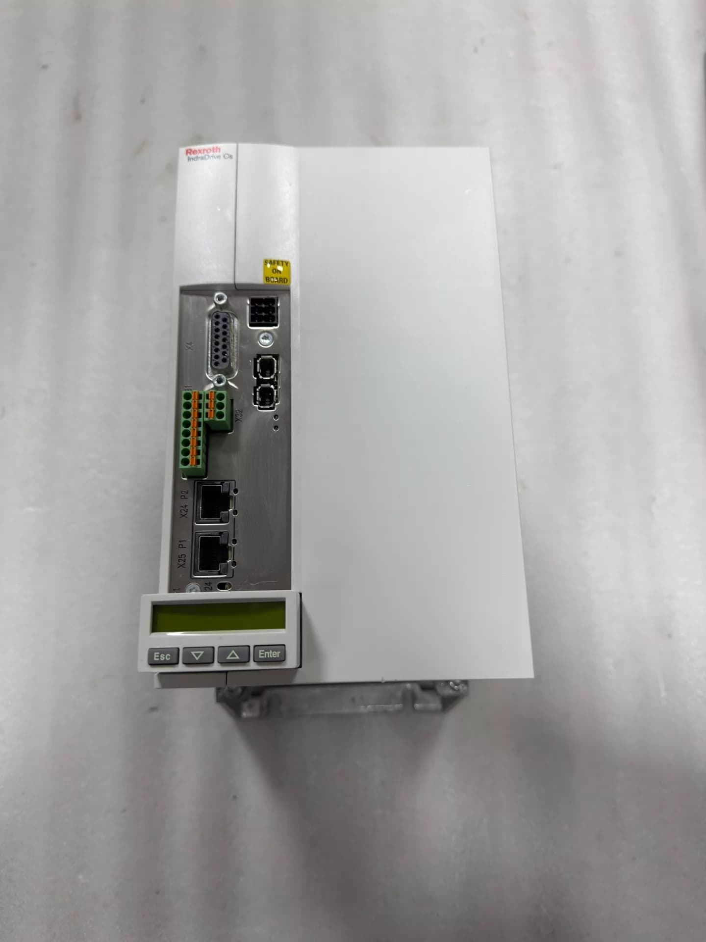 Täiesti uus originaal Bosch Rexrothi servoajam HCS01.1E-W0054-A-03-B-ET-EC-NN-S4-NN-FW servomootor kiire kohaletoimetamine