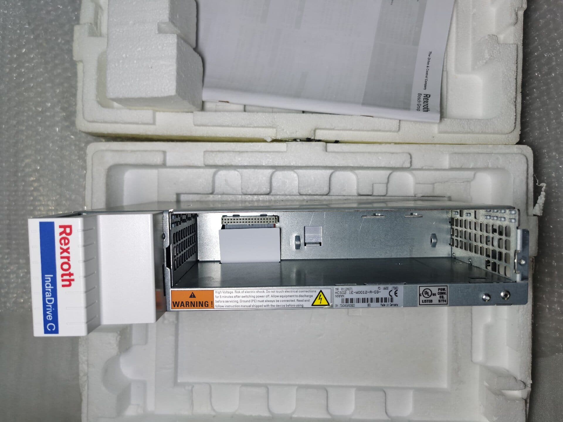 Täiesti uus originaal Bosch Rexrothi servoajam HCS02.1E-W0012-A-03-NNNN R911298371 servomootori kiire kohaletoimetamine