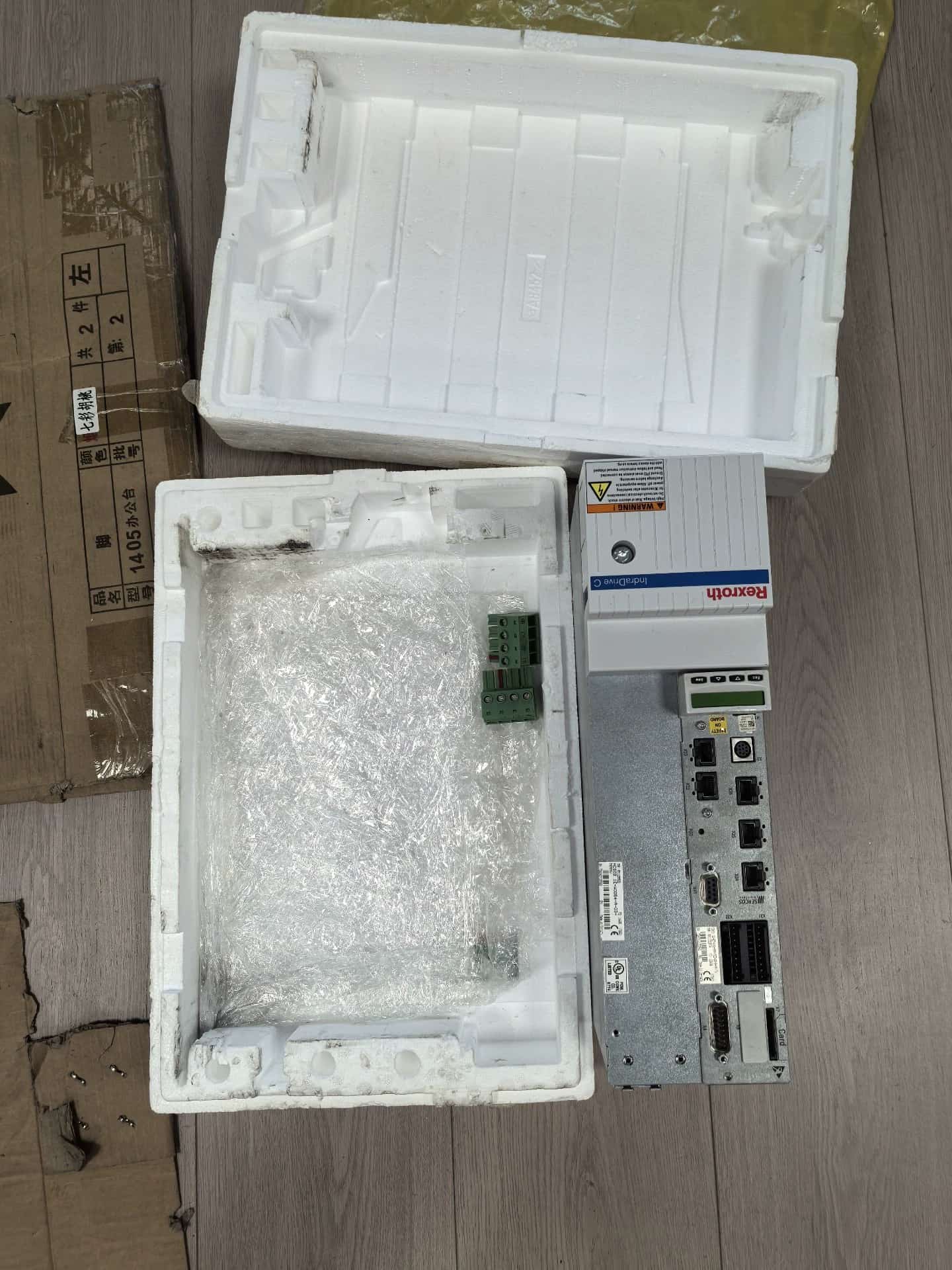 Täiesti uus originaal Bosch Rexrothi servoajam HCS02.1E-W0054-A-03-NNNV servomootori kiire kohaletoimetamine