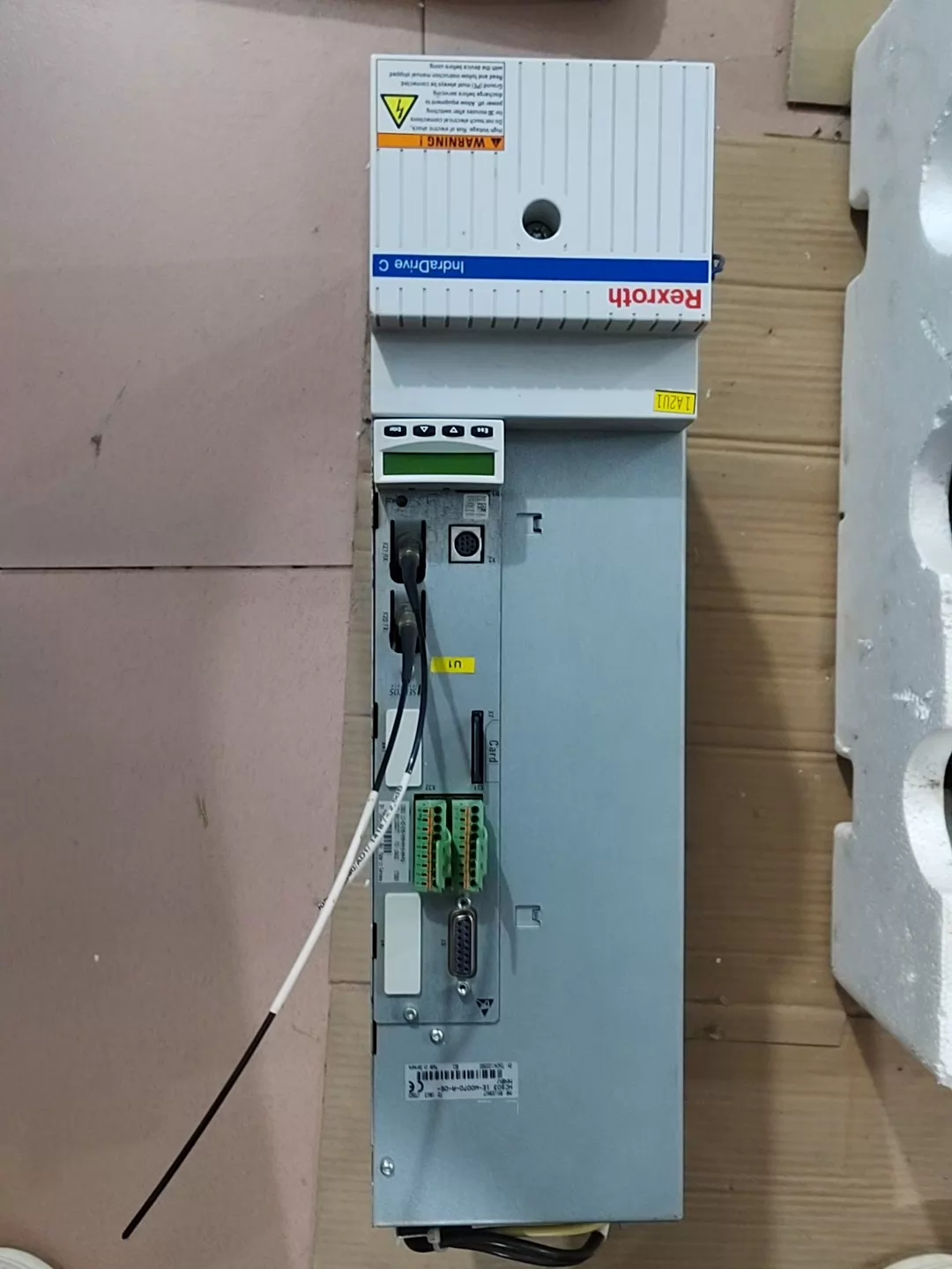 Täiesti uus originaal Bosch Rexrothi servoajam HCS03.1E-W0070-A-05-NPBV servomootori kiire kohaletoimetamine