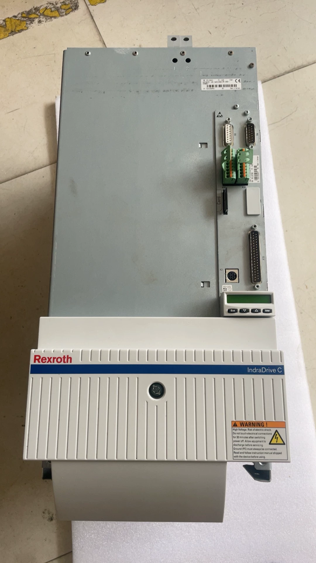 Täiesti uus originaal Bosch Rexrothi servoajam HCS03.1E-W0100 servomootor kiire kohaletoimetamine