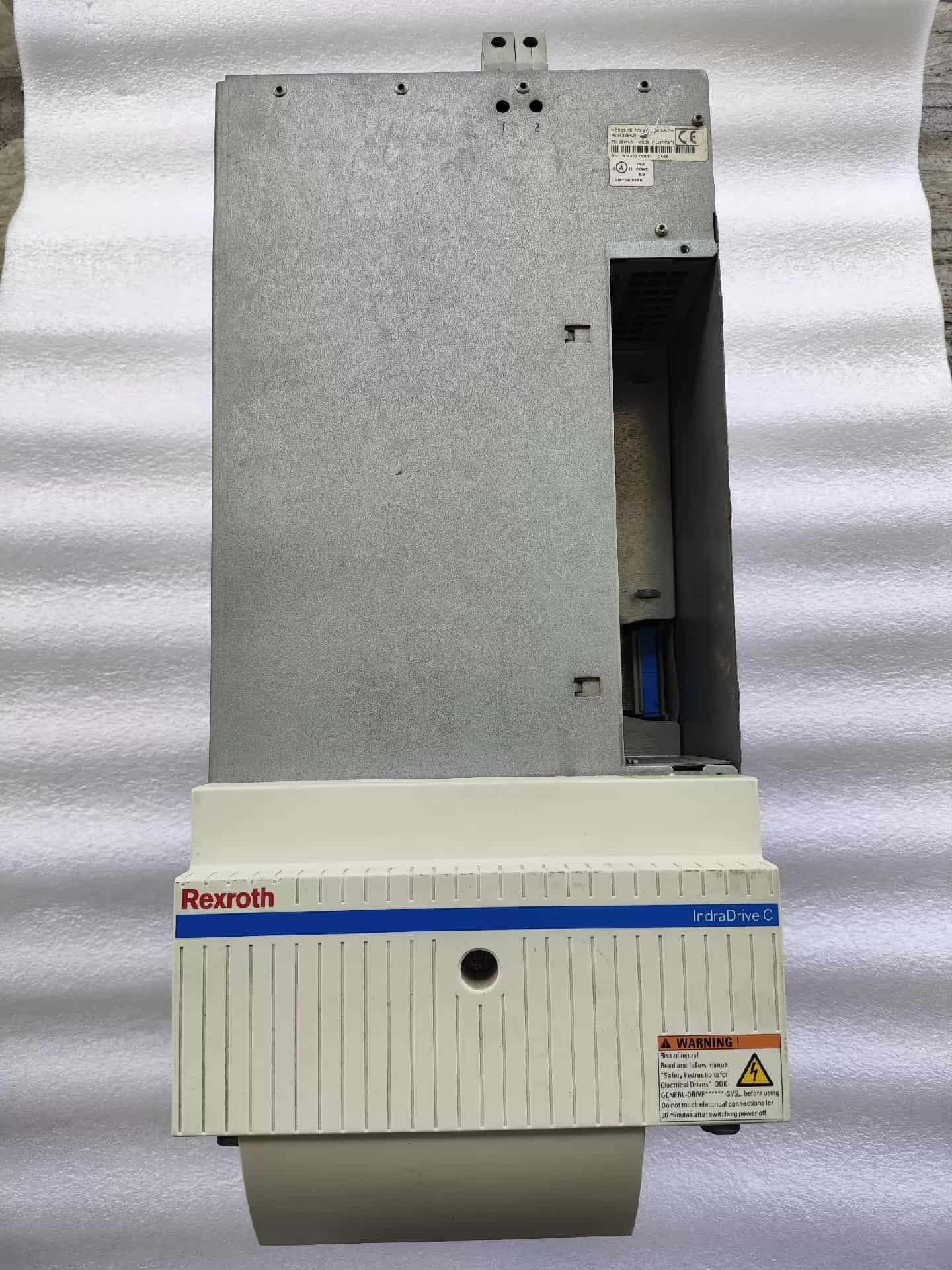 Täiesti uus originaal Bosch Rexrothi servoajam HCS03.1E-W0150-A-05-NPBV servomootor kiire kohaletoimetamine