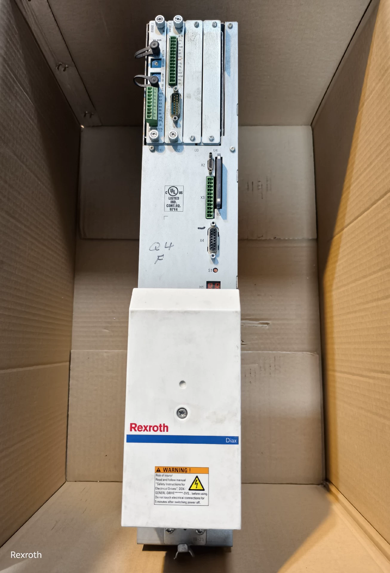 Täiesti uus originaal Bosch Rexrothi servoajam HDS03.2-W075N-HS12-01-FW servomootori kiire kohaletoimetamine