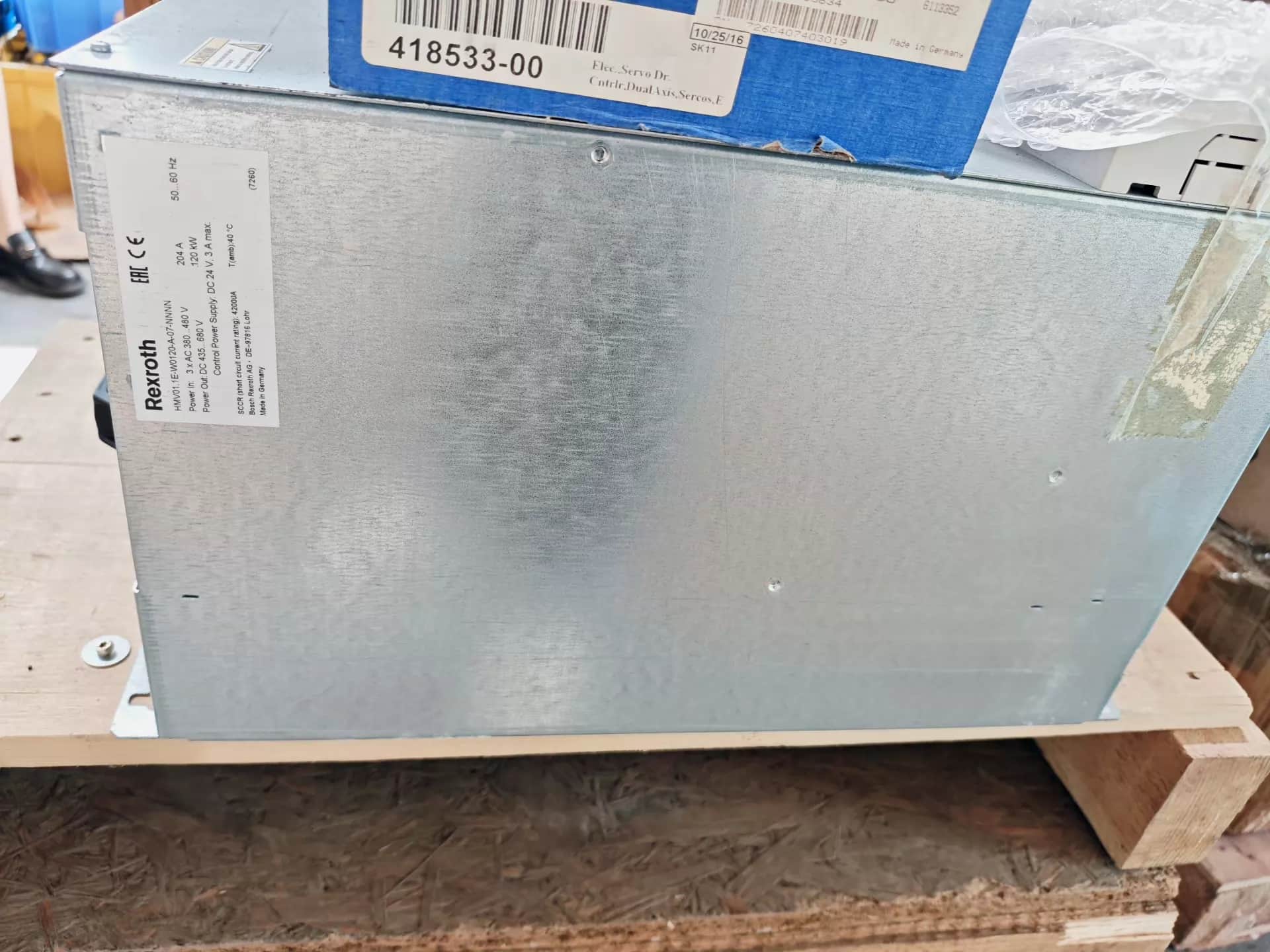 Täiesti uus originaal Boschi Rexrothi servoajam HLB01.1E-W0120-07-NNNN Servomootori kiire kohaletoimetamine