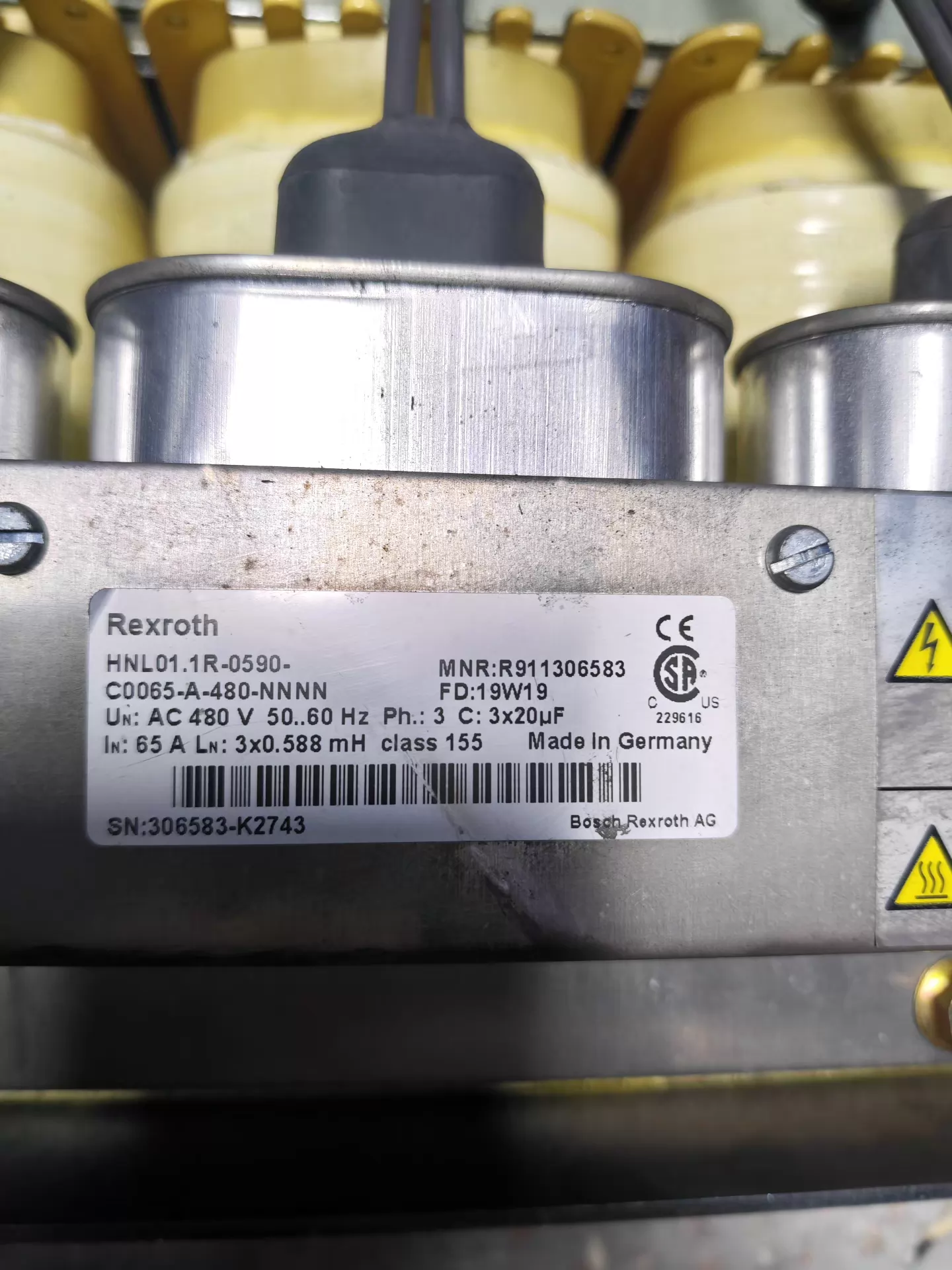 Täiesti uus originaal Boschi Rexrothi servoajam HNL01.1R-0590-C0065-A-480-NNNN servomootori kiire kohaletoimetamine