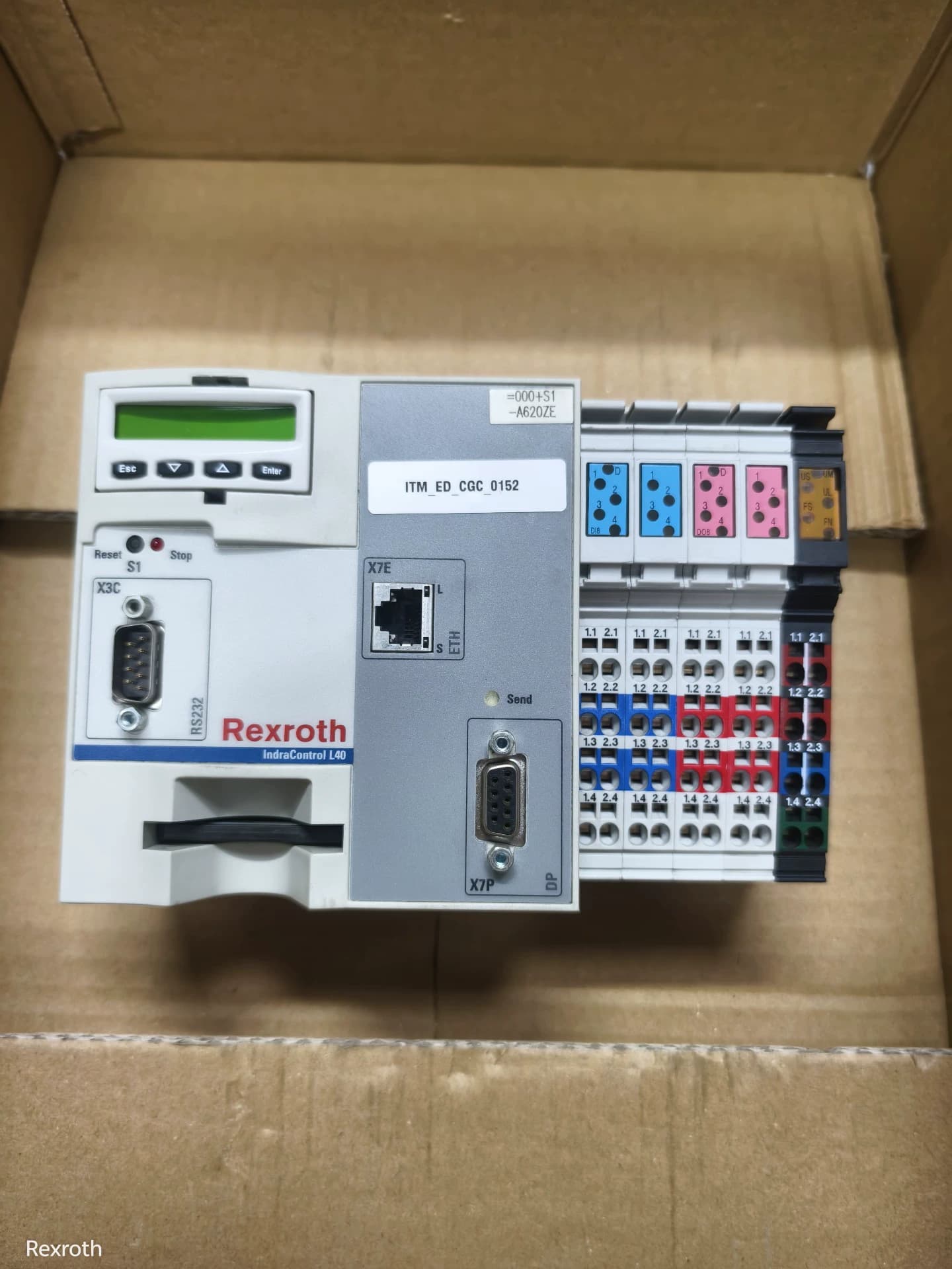 Täiesti uus originaal Bosch Rexrothi servoajam PLC Mobule PLC kontroller CML40.2-NP-330-NA-NNNN Servomootori kiire kohaletoimetamine