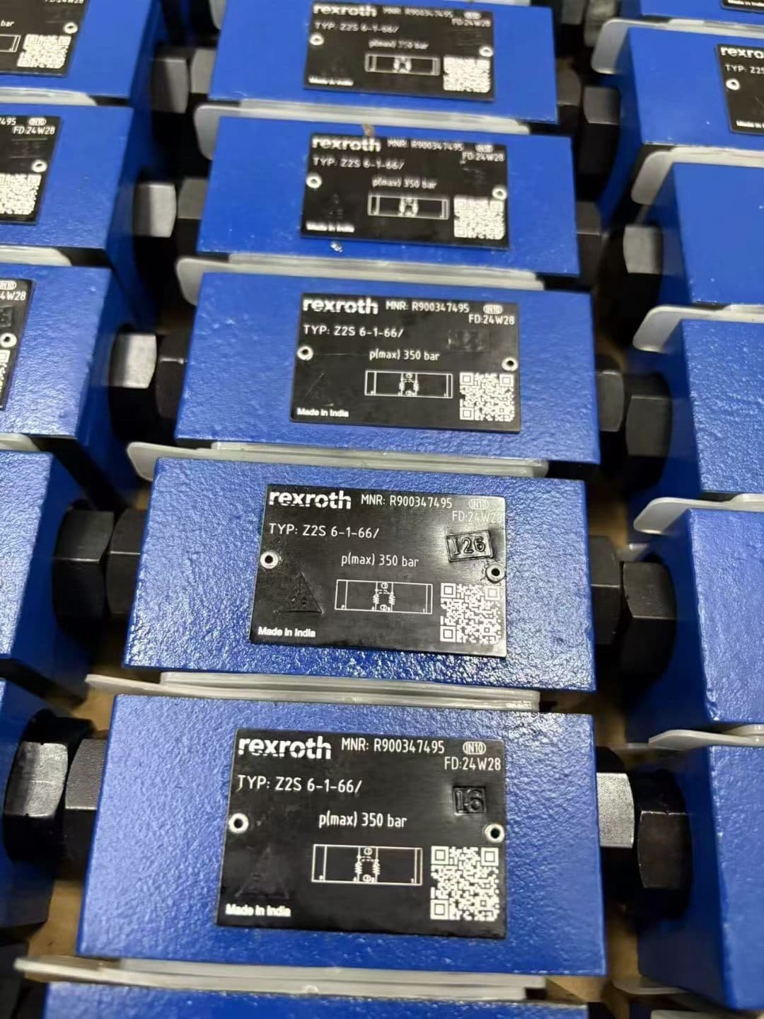 Täiesti uus originaal Bosch Rexrothi servoajam Proportsionaalne klapp 4WRA6W30-2X/G24K4/V servomootor Kiire kohaletoimetamine