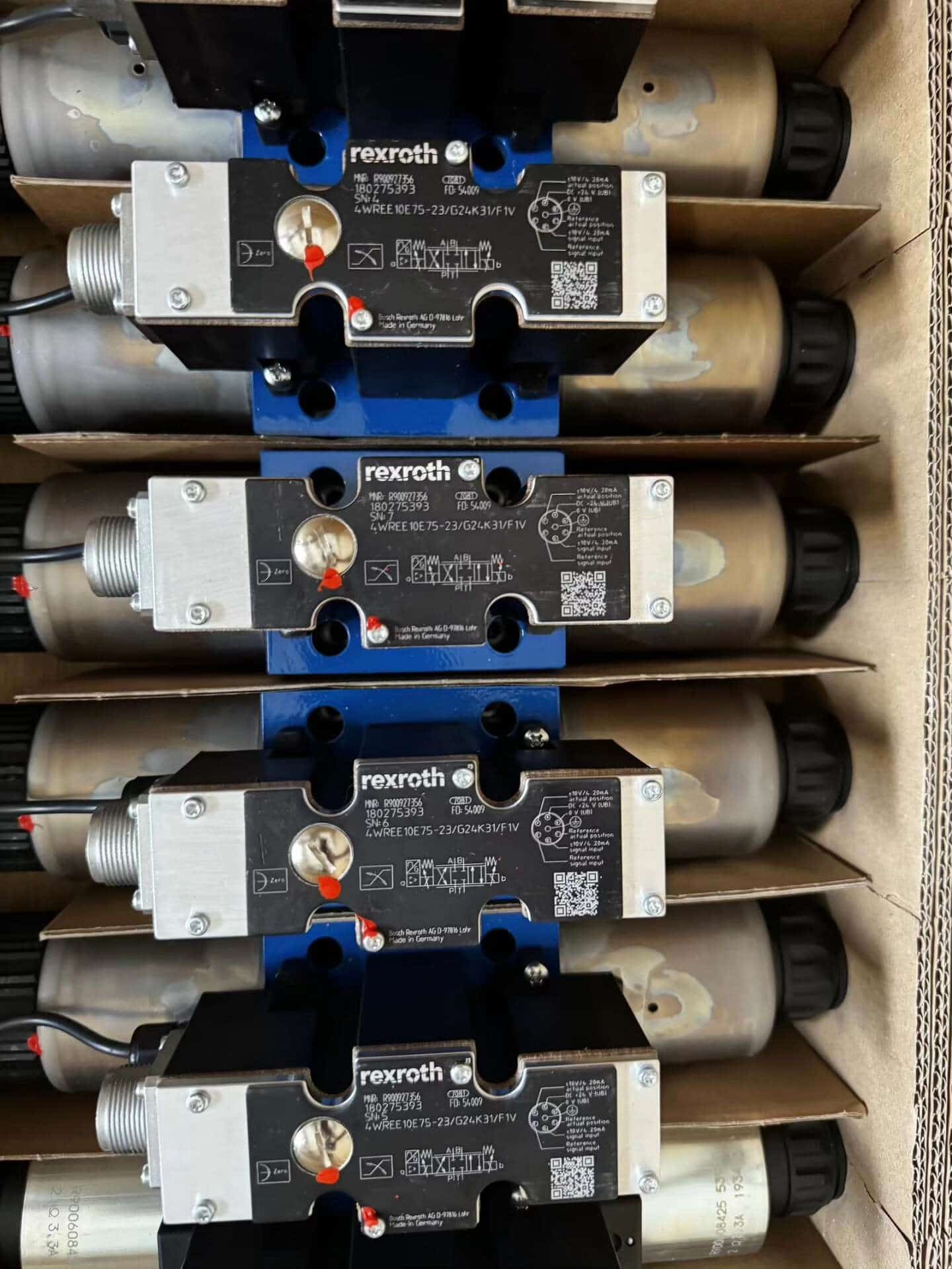 Täiesti uus originaal Bosch Rexrothi servoajam Proportsionaalne klapp 4WRTE10V1-50L-4X/6EG24ETK31/A1M servomootor Kiire kohaletoimetamine