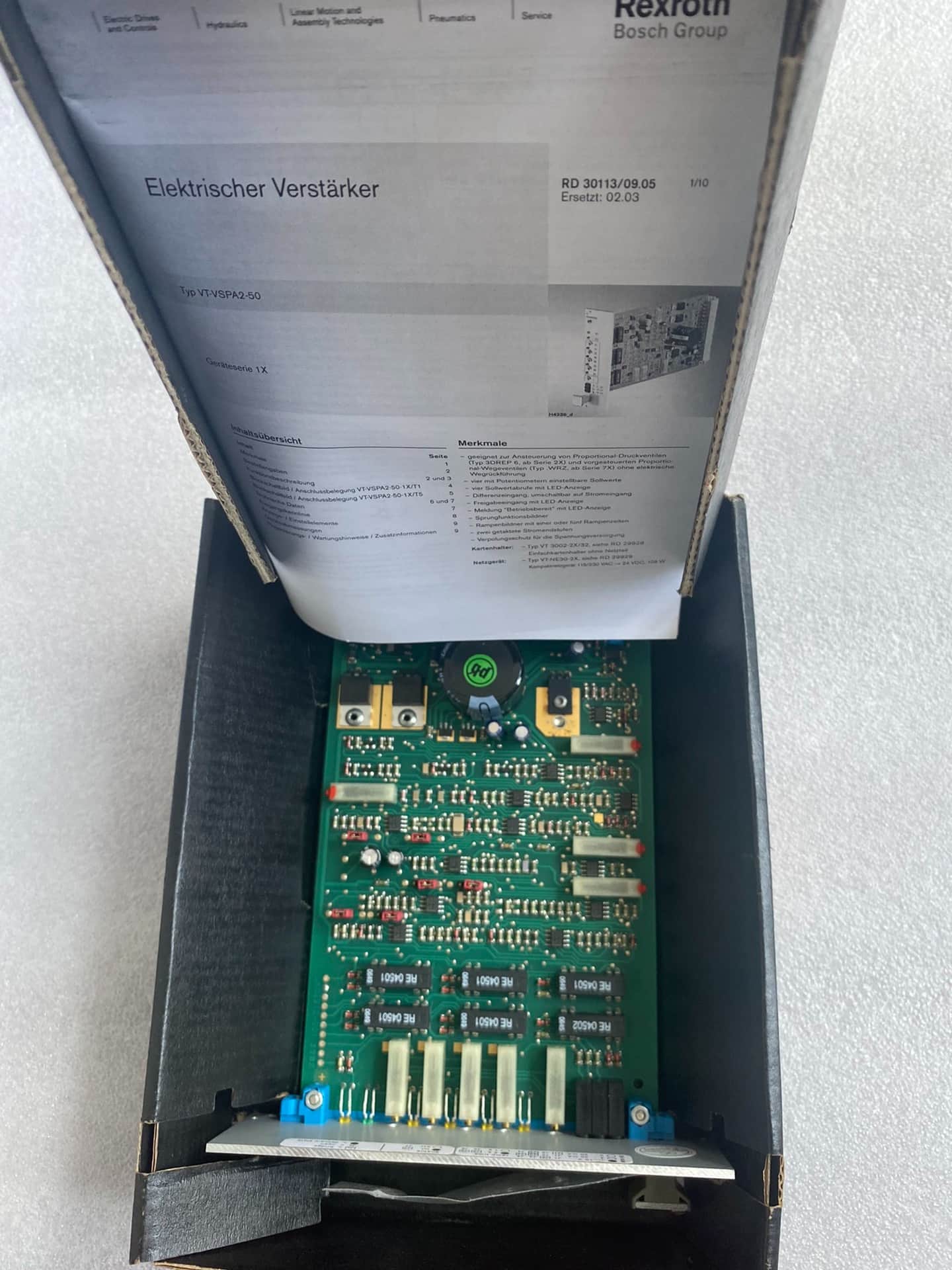 Täiesti uus originaal Bosch Rexrothi servoajam Proportsionaalne klapp Proportsionaalne klapivõimendi VT-VRPA1-100-1XV00 Servomootor Kiire kohaletoimetamine