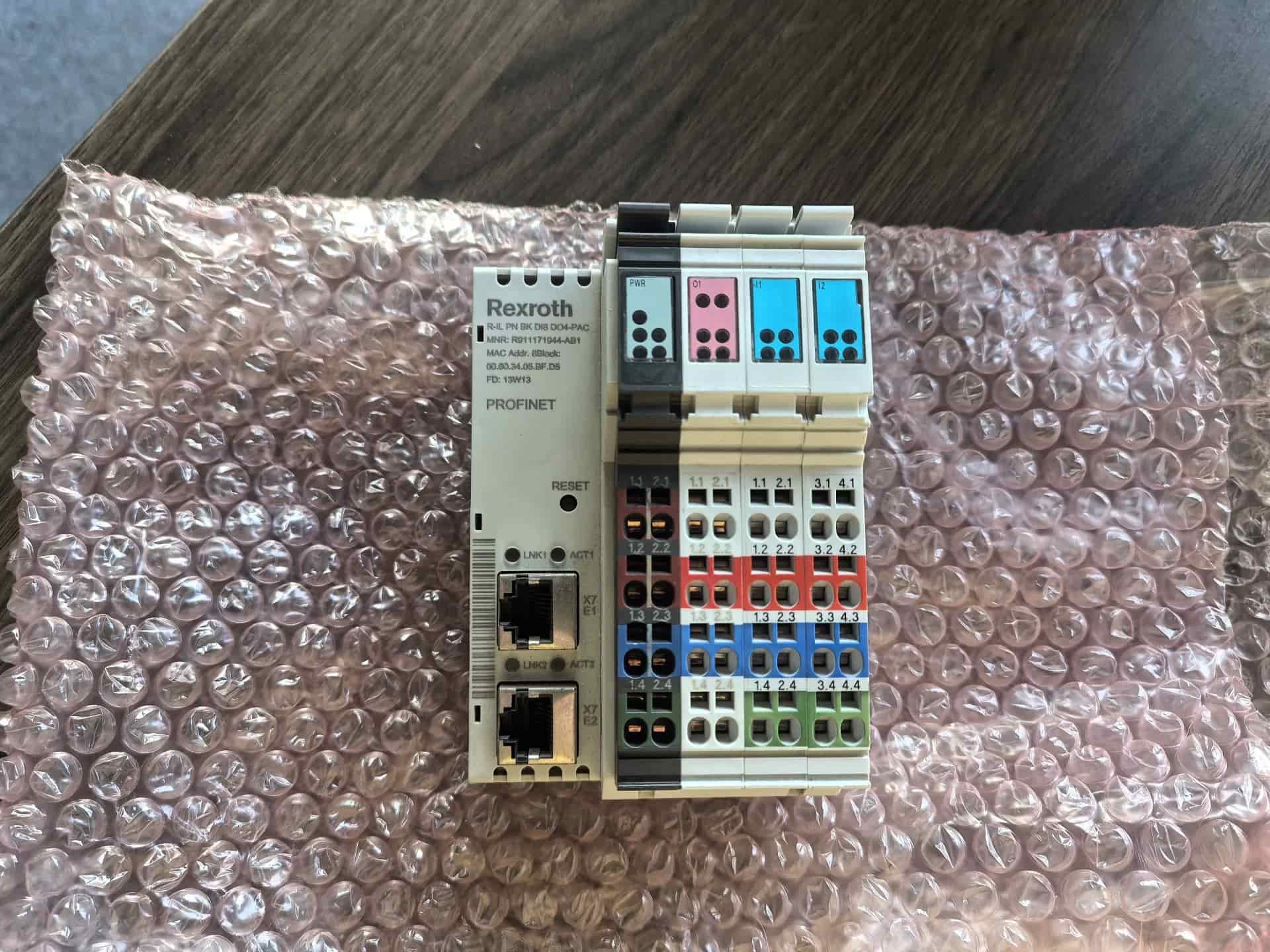 Täiesti uus originaal Bosch Rexrothi servoajam R911171944-AB1R-IL PN BK DI8 DO4-PAC servomootor kiire kohaletoimetamine