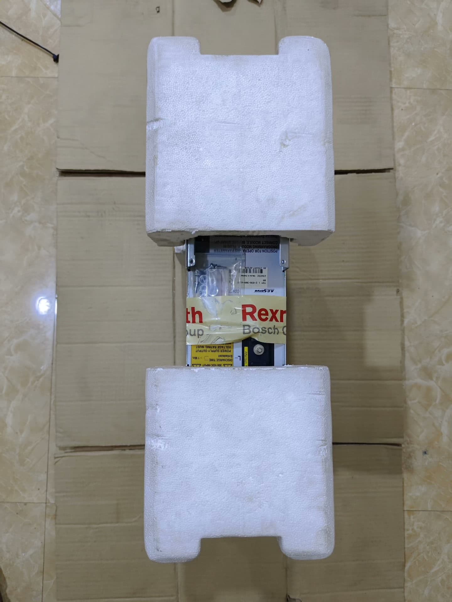 Täiesti uus originaal Bosch Rexrothi servoajam TDM 1.2-030-300-W1-000 R91123623 servomootor kiire kohaletoimetamine