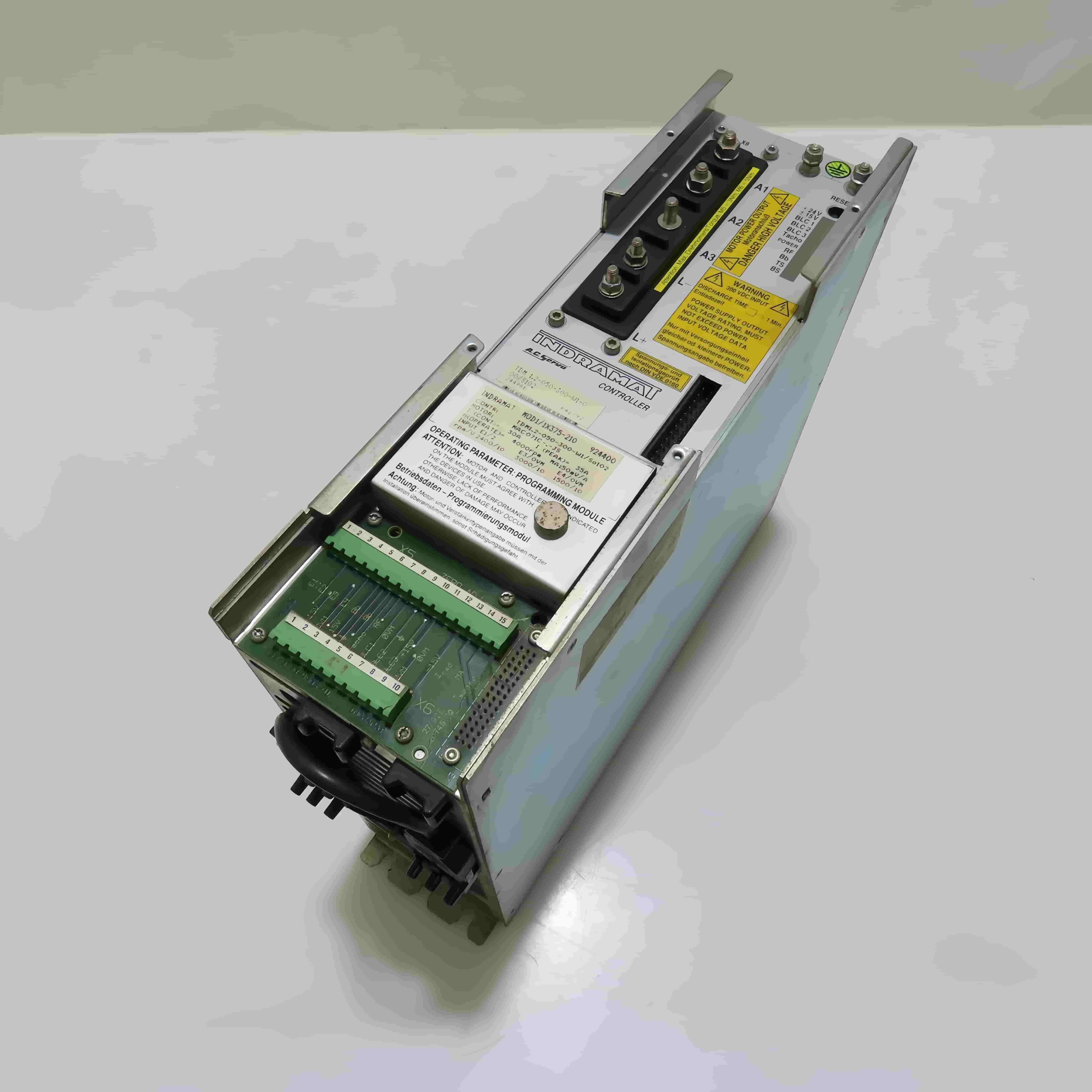 Täiesti uus originaal Bosch Rexrothi servoajam TDM1.2-050-300-W1-000 servomootori kiire kohaletoimetamine