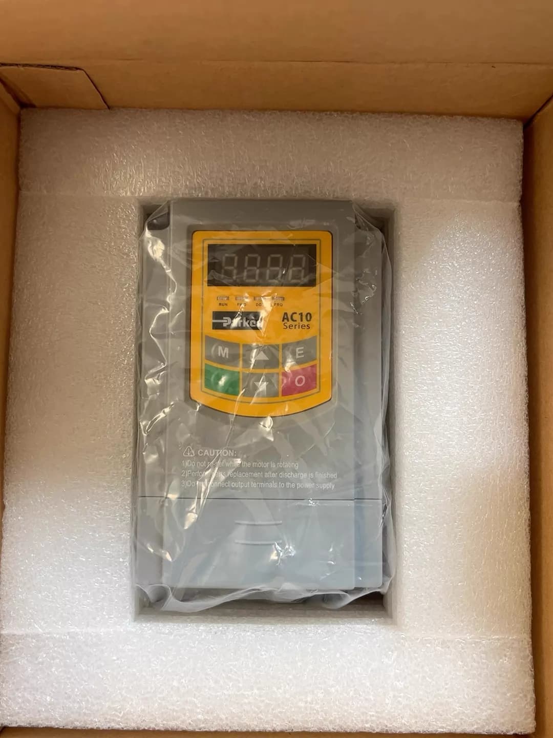 Täiesti uus originaal Parker 10G-11-0045-NF Servoajamid muutuva sagedusega ajamid servomootorite kontrollerid Kiire kohaletoimetamine