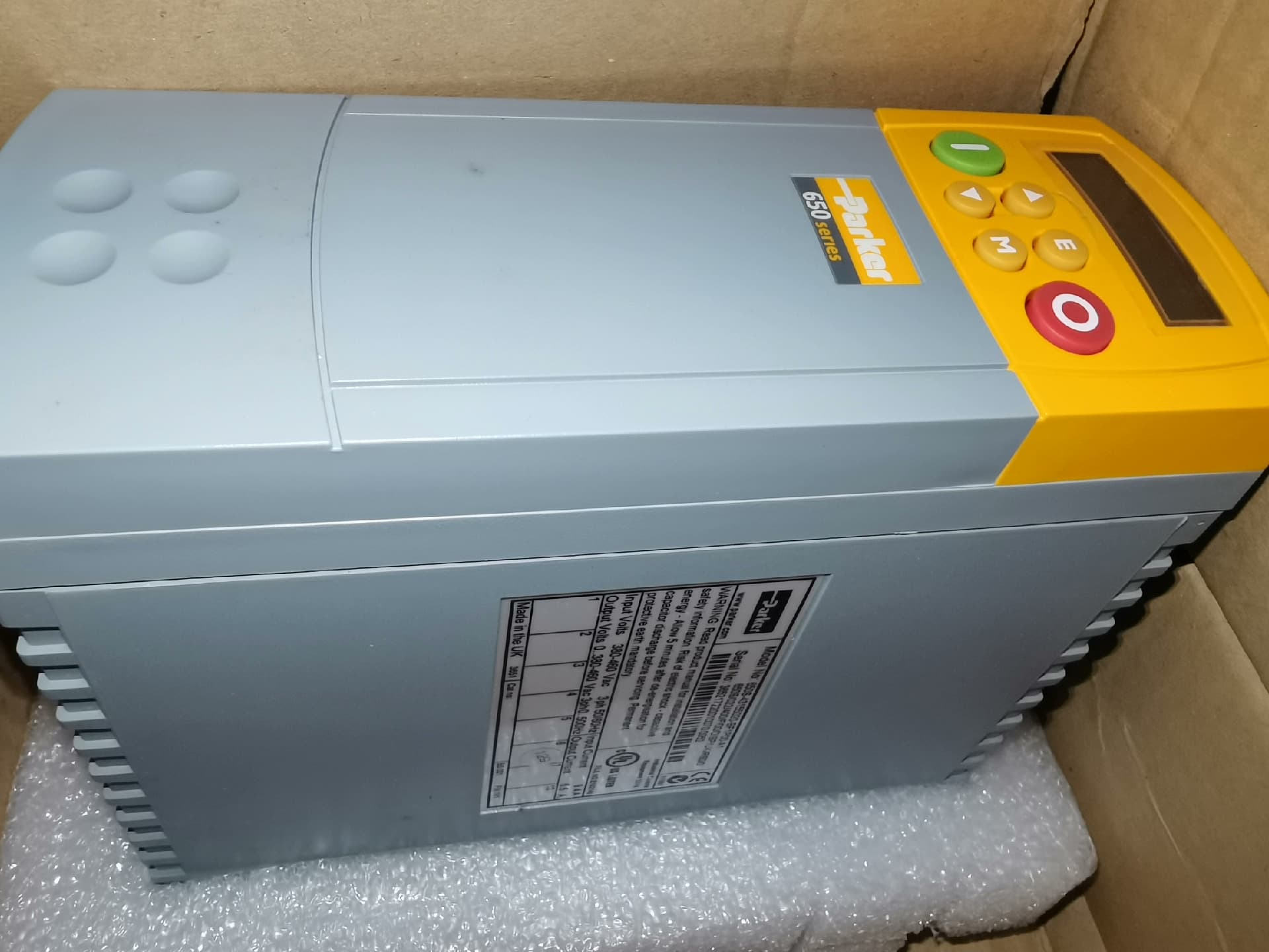 Täiesti uus originaal Parker 650S/022/400/F/00/DISP/UK/RS0/0 Servoajamid muutuva sagedusega ajamid servomootorite kontrollerid Kiire kohaletoimetamine