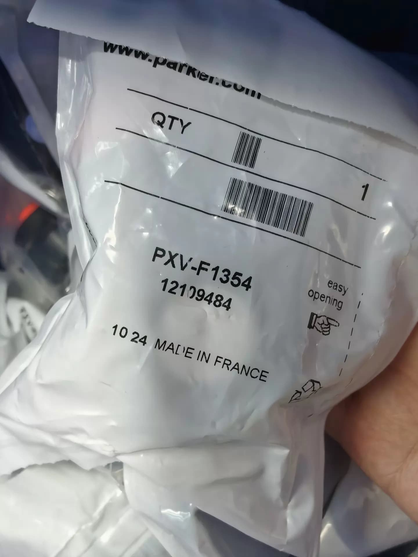 Täiesti uus originaal Parker 6PXV-F1354 Servoajamid muutuva sagedusega ajamid servomootorite kontrollerid Kiire kohaletoimetamine