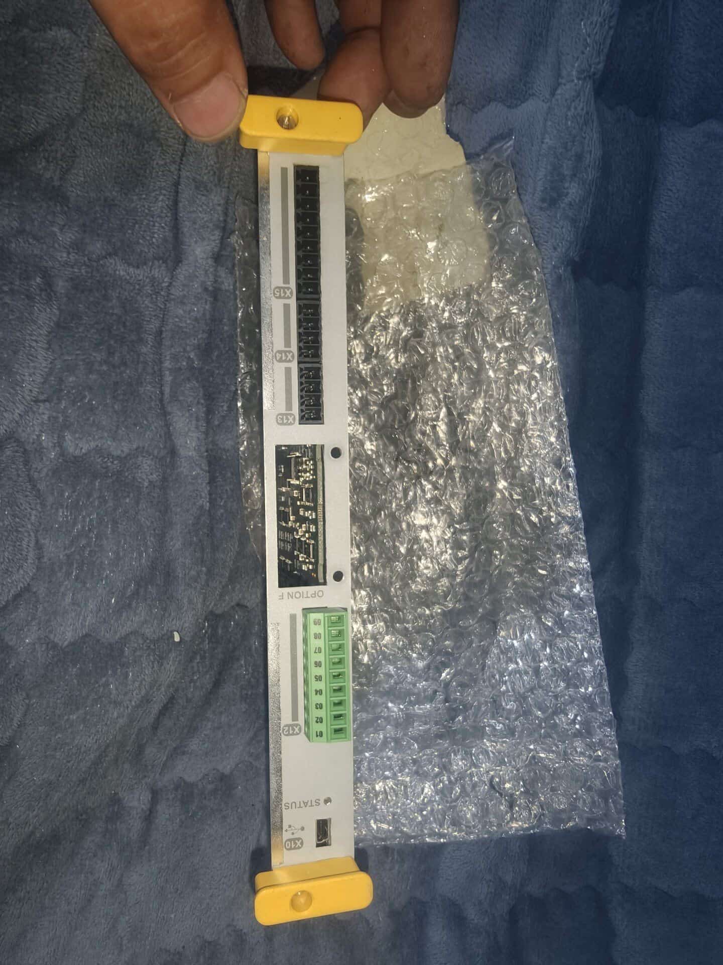 Täiesti uus originaal Parker AH469910U001 Servoajamid muutuva sagedusega ajamid servomootorite kontrollerid Kiire kohaletoimetamine