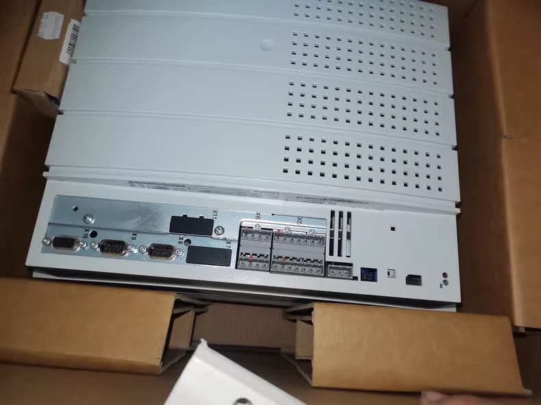Ehtne uus Lenze E82EV223-4B241 tööstuslik I/O moodul FedEx DHL kiire kohaletoimetamine