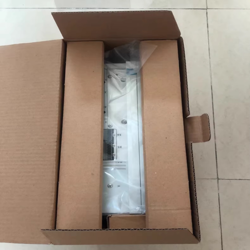 Ehtne uus Lenze E82ZAFAC010 tööstuslik I/O moodul FedEx DHL kiire kohaletoimetamine