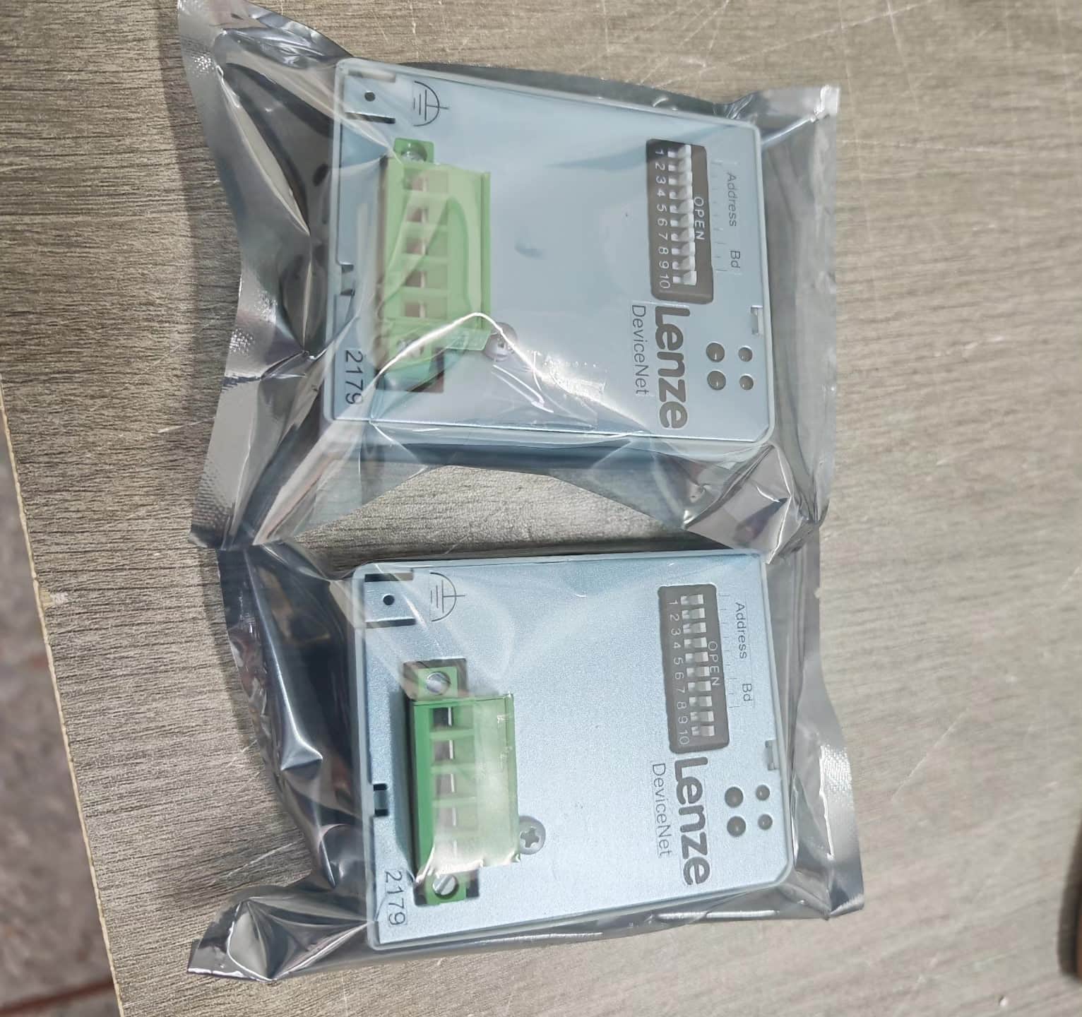 Ehtne uus Lenze EMZ9374IB tööstuslik I/O moodul FedEx DHL kiire kohaletoimetamine
